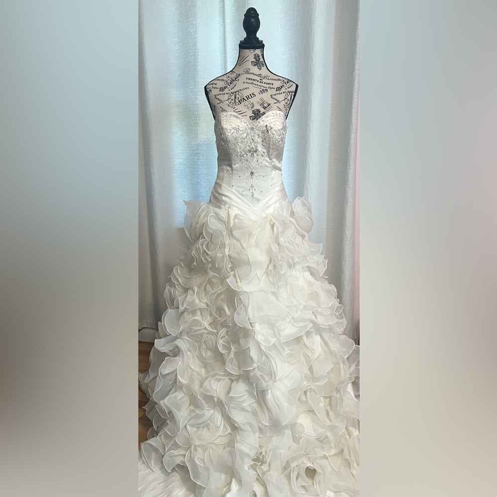 Elegant MARY’S Ivory Strapless Gown with Jacket and Veil